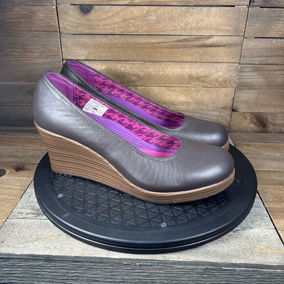 Crocs Heels Womens Size 8.5 Leather A-Leigh Closed Toe Wedge Brown Pumps Shoes - Picture 1 of 10